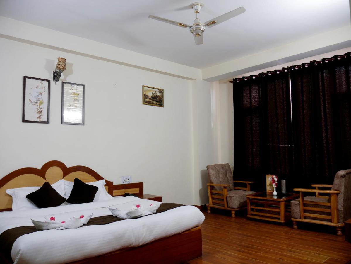 New Ambika International Mall Road Hotel Manāli Exteriér fotografie