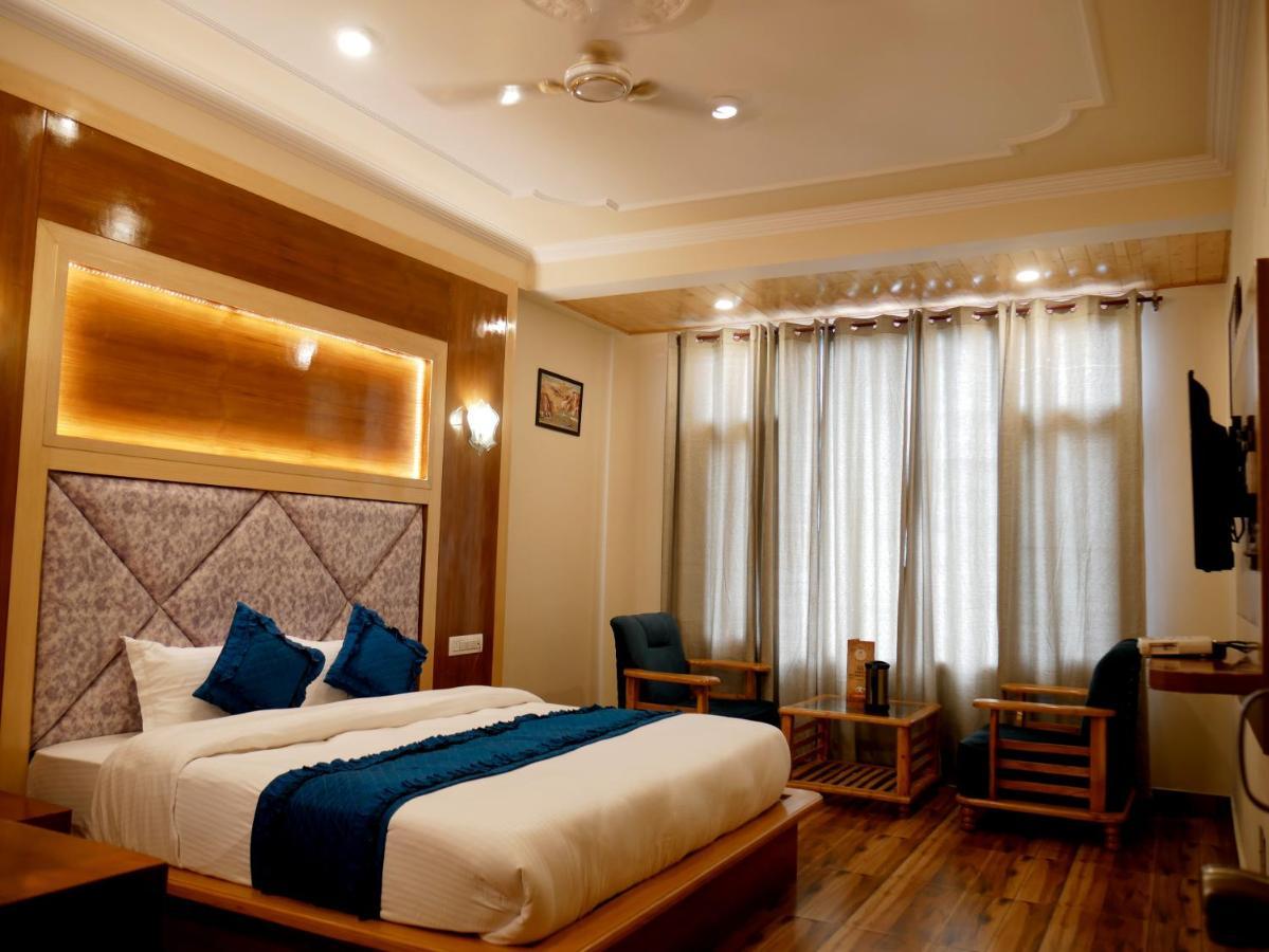 New Ambika International Mall Road Hotel Manāli Exteriér fotografie