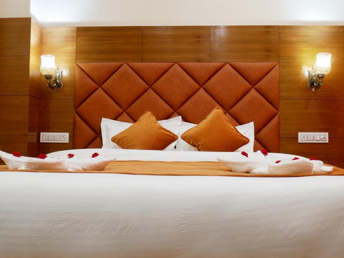 New Ambika International Mall Road Hotel Manāli Exteriér fotografie